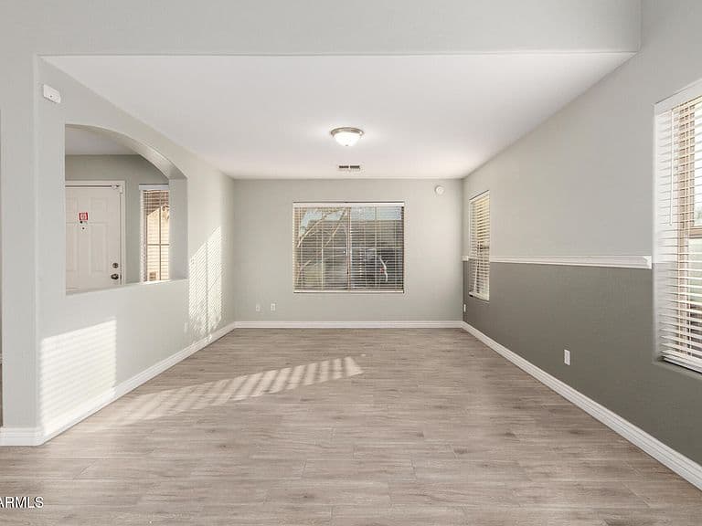 1614 E VERNOA Street photo 5