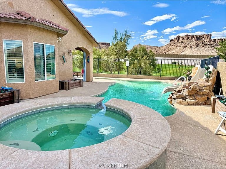 602 Country Club Drive photo 3