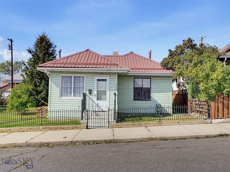 713 Placer St photo 1
