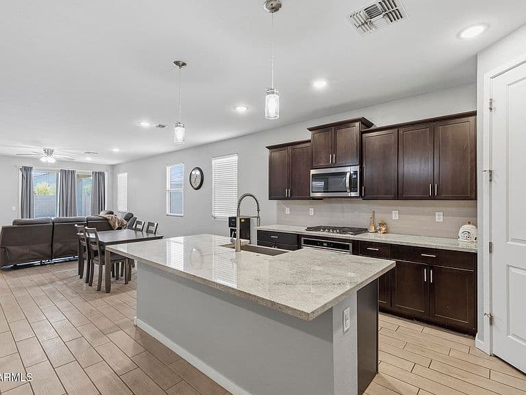 40655 W CRANE Drive photo 4