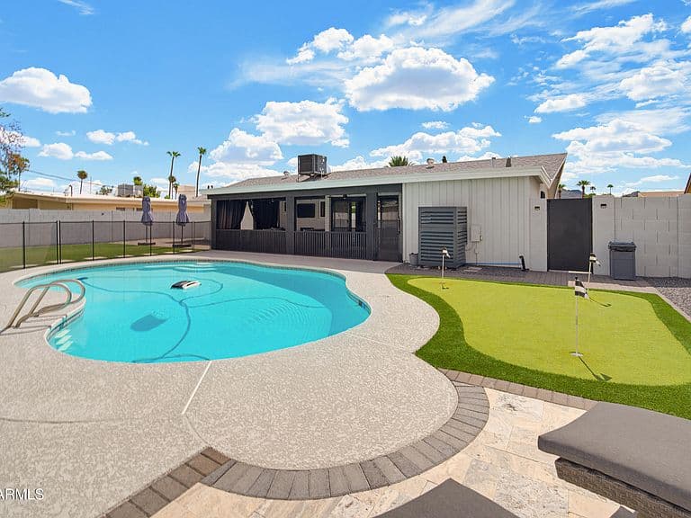 3936 E Desert Cove Avenue photo 3