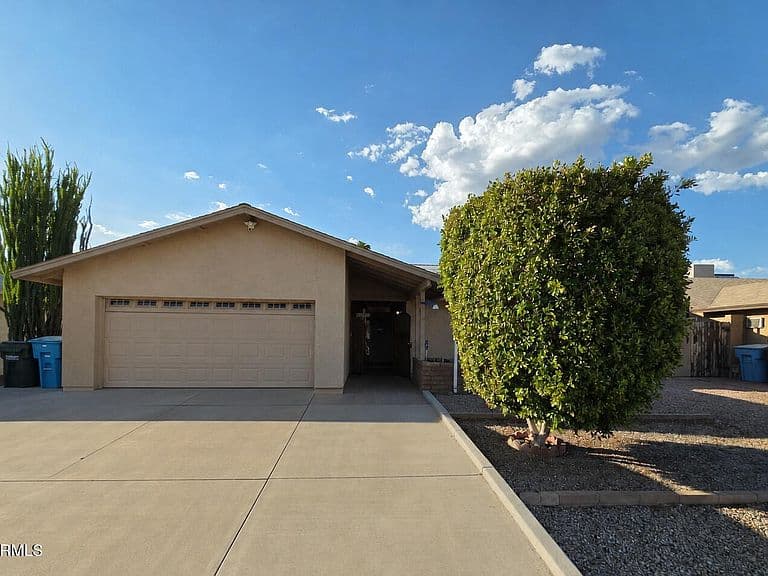 10340 W HAZELWOOD Avenue photo 1