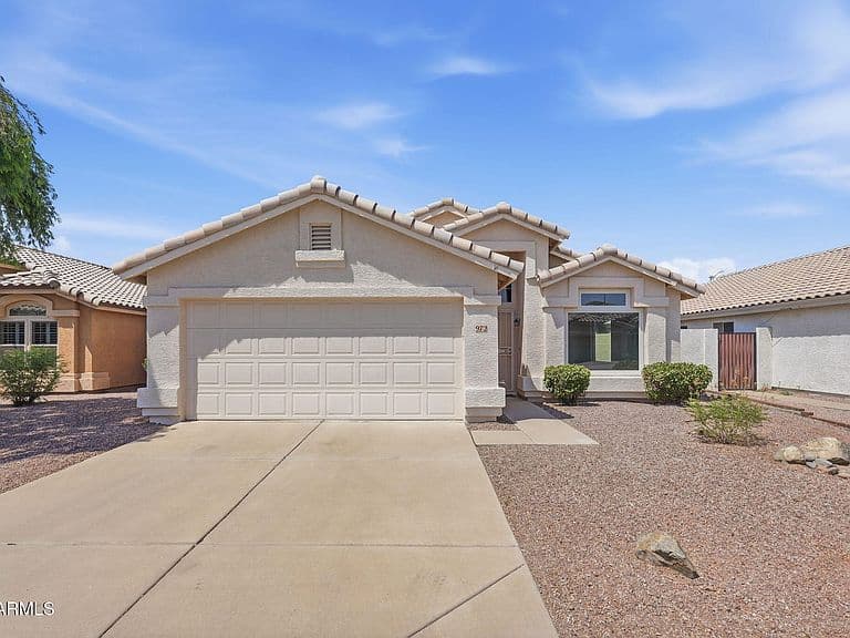 972 E CONSTITUTION Drive photo 1