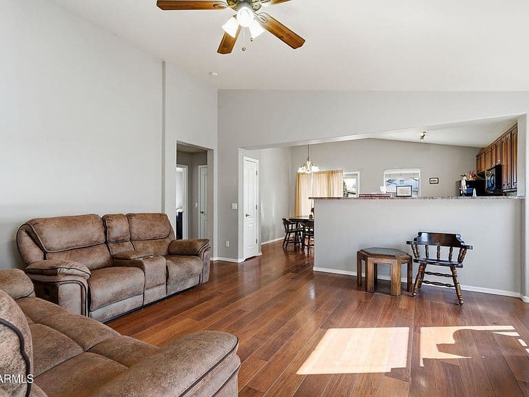 1431 W BELMONT RED Trail photo 3