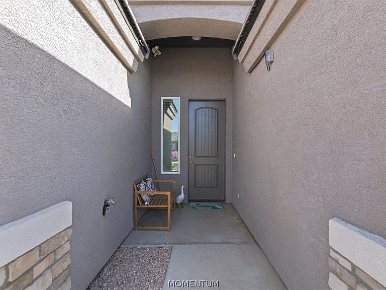 2627 E Estrella Vista photo 3