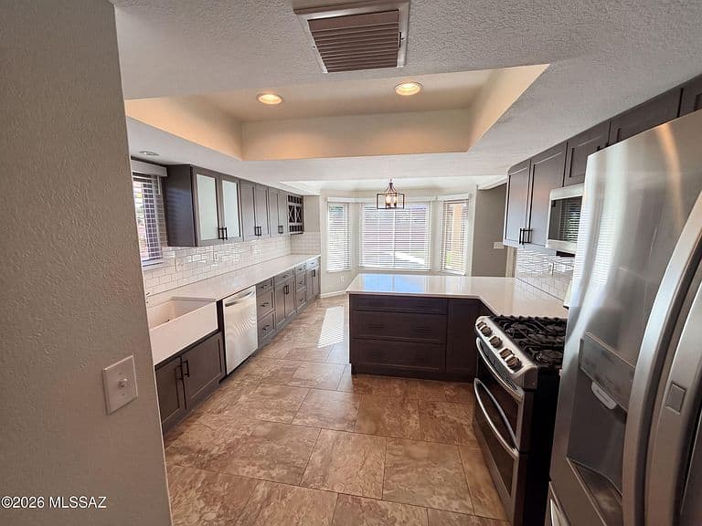 851 W Port Royal Pl photo 2