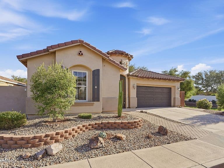 2383 E DOGWOOD Drive photo 2
