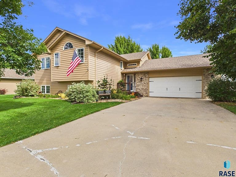 5936 S Lois Ln photo 1