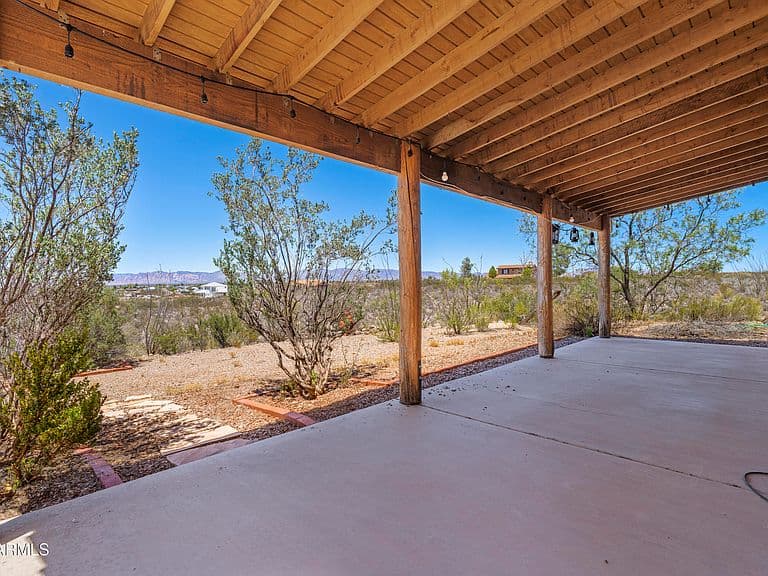 1537 E APACHE Way photo 5