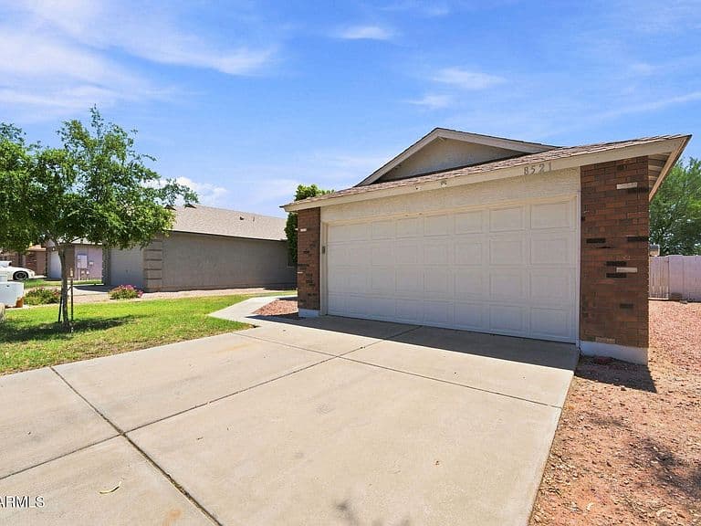 8521 E CLOVIS Avenue photo 2