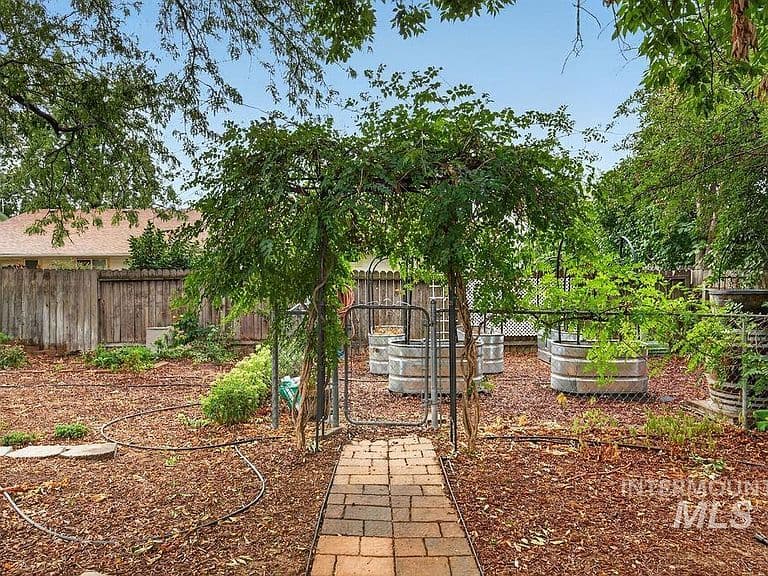 2239 N Carissa Pl photo 5