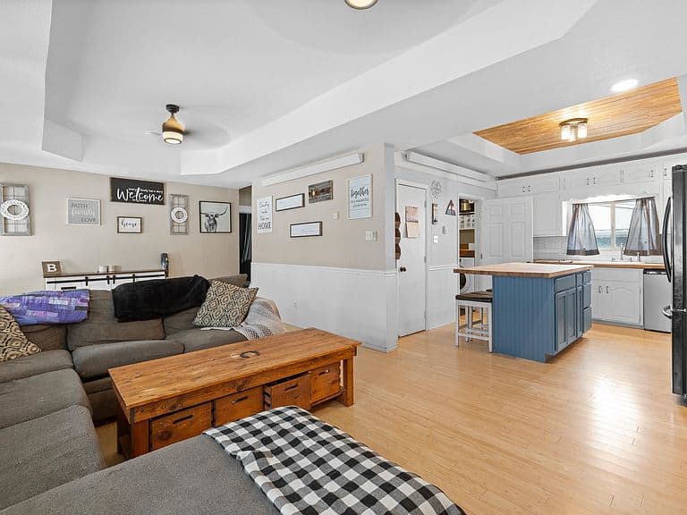 204 Park Ave photo 4