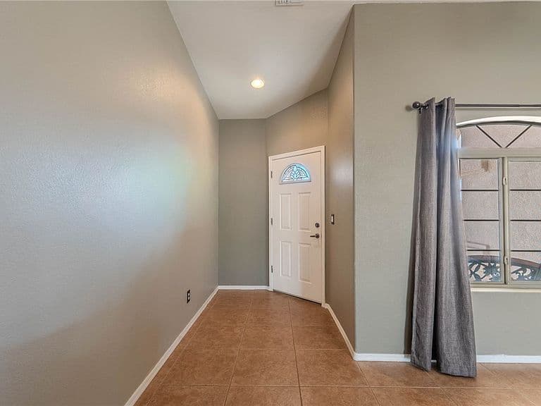 2227 E Bella Vista Drive photo 4