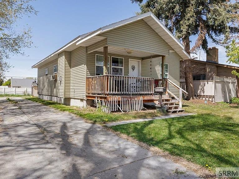 1067 Bannock Ave photo 2