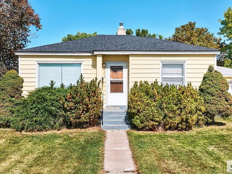 734 Dogwood St photo 1