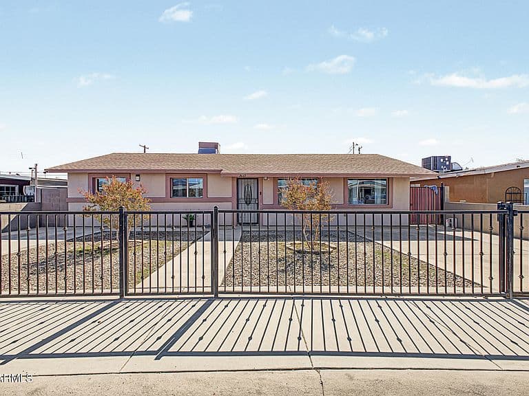 3635 W LA SALLE Street photo 1