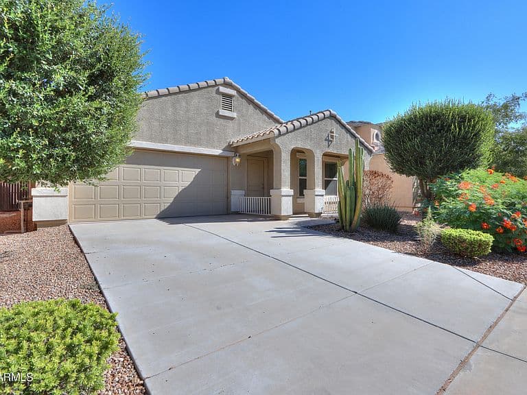40106 W ROBBINS Drive photo 2