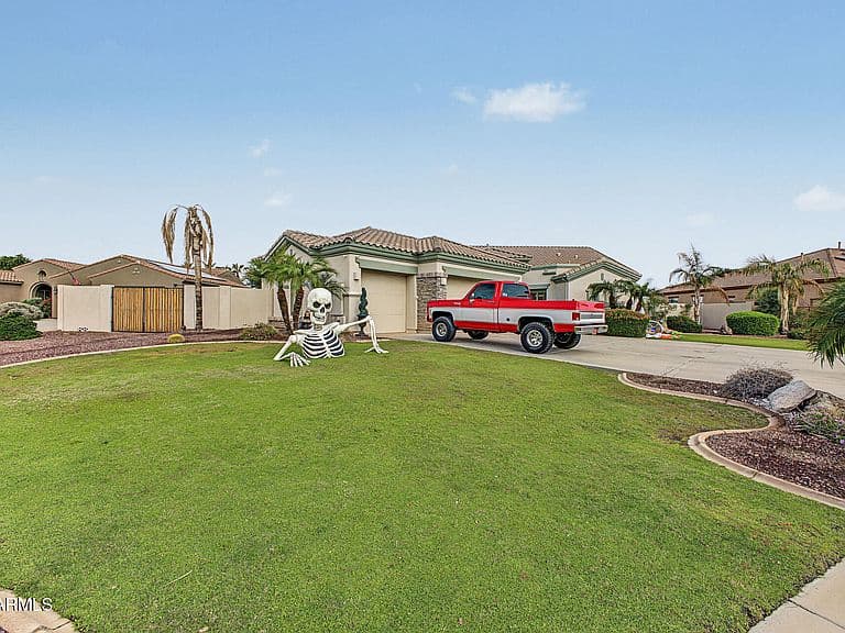 18422 W MONTEBELLO Avenue photo 2