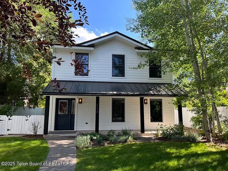 680 E Hansen Ave photo 4