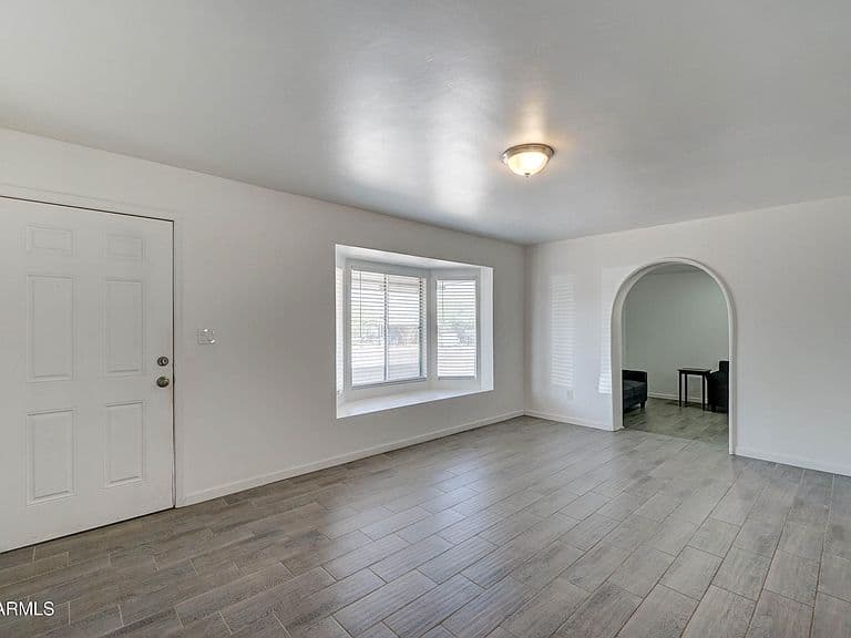 1124 W COCHISE Drive photo 5