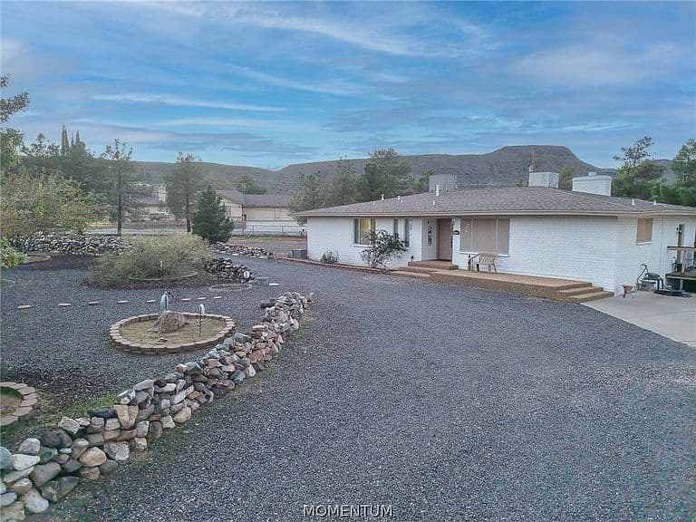 425 Riata Valley Road photo 4
