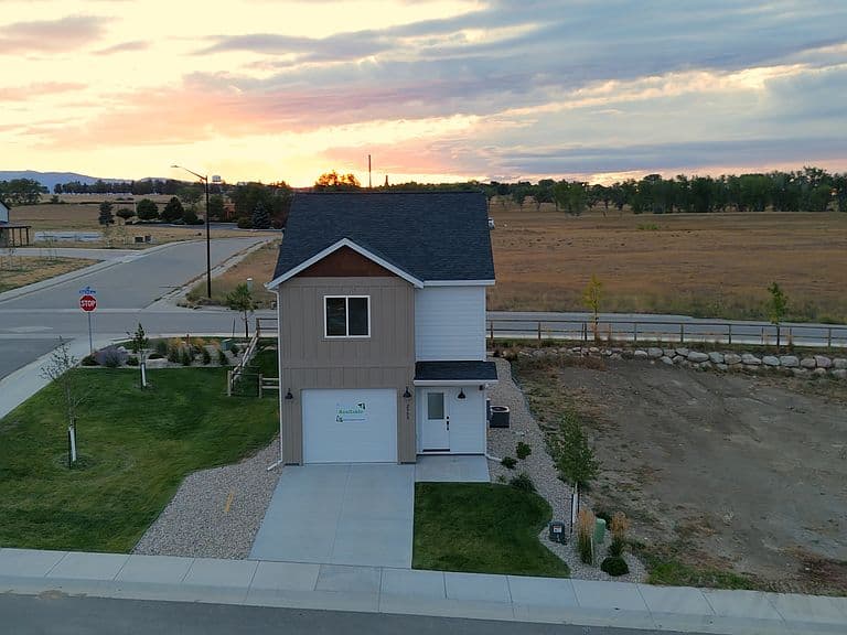 2900 Pine Hills Dr photo 1