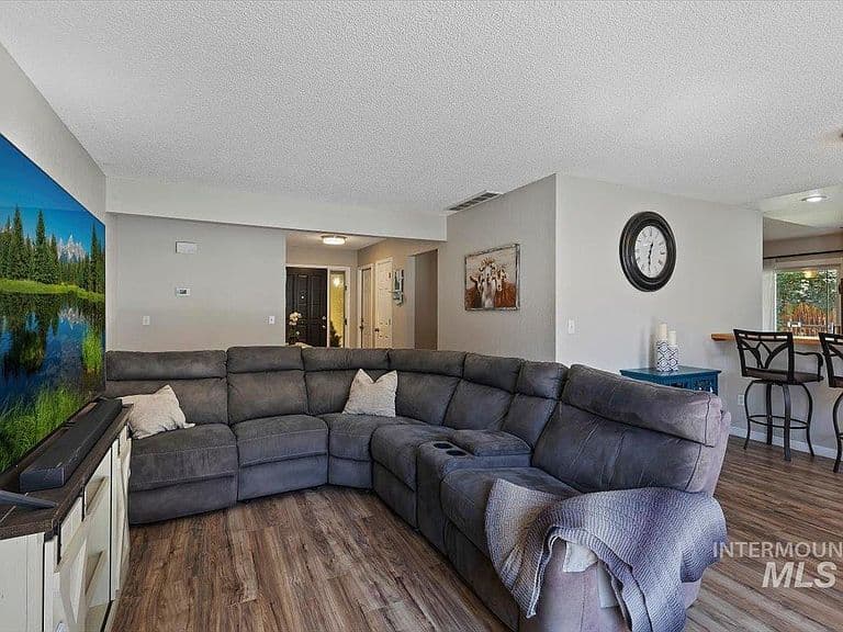 3916 S Genesee Dr photo 3