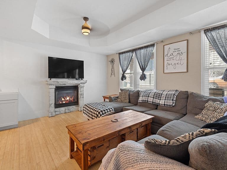 204 Park Ave photo 2
