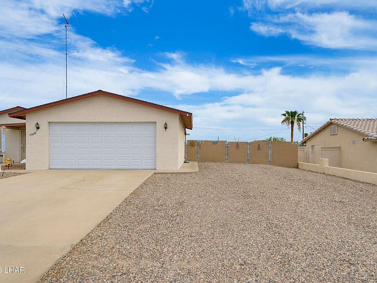 3860 Sweetgrass Dr photo 2