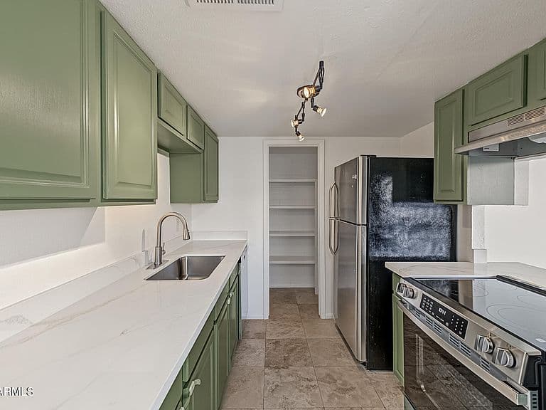 1020 E REDFIELD Road photo 1