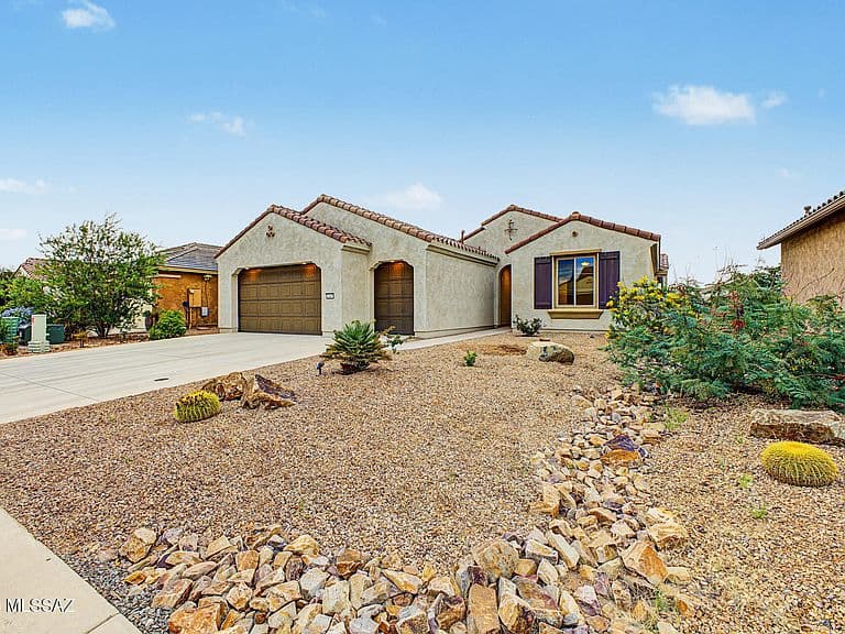 1417 E Claystone Dr photo 2
