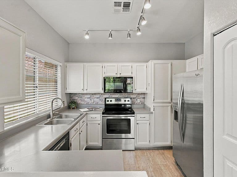 1633 E LAKESIDE Drive #165 photo 5