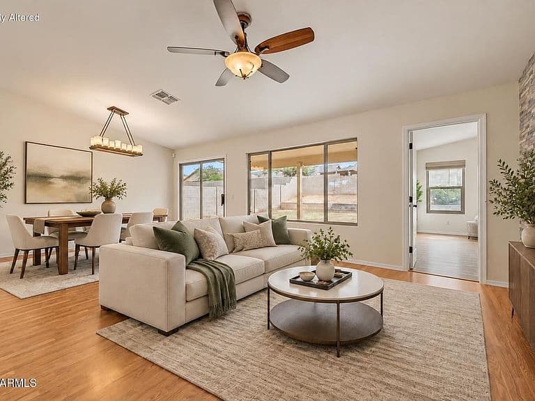 1713 E DESERT Lane photo 3