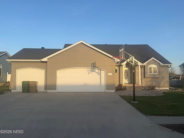 1108 Cherry Dr photo 1
