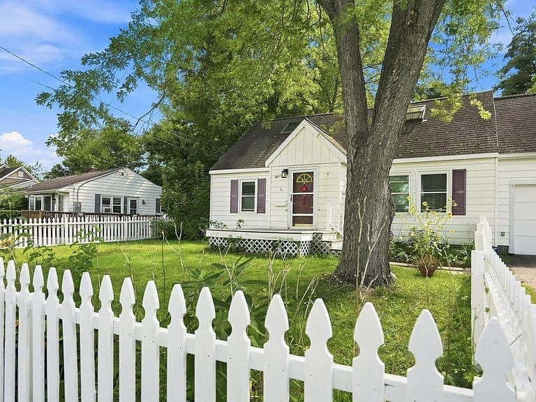 47 McIntosh Avenue photo 3
