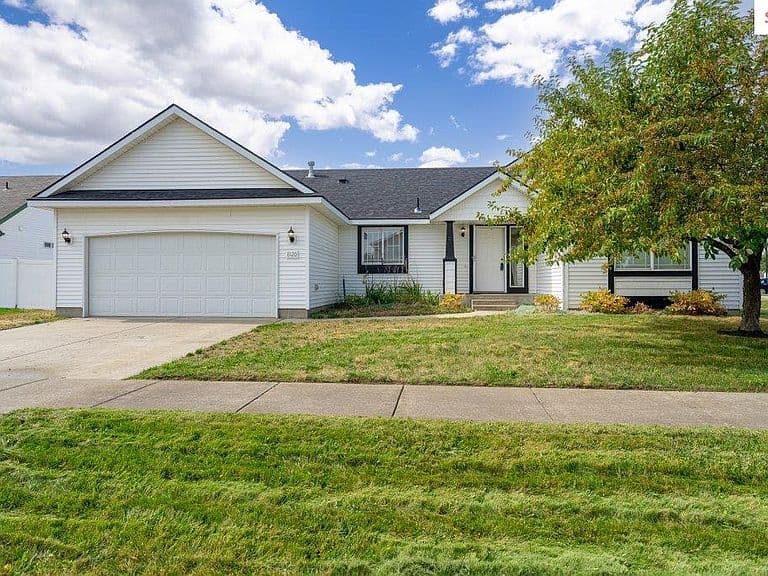 8120 N Ainsworth Dr photo 1