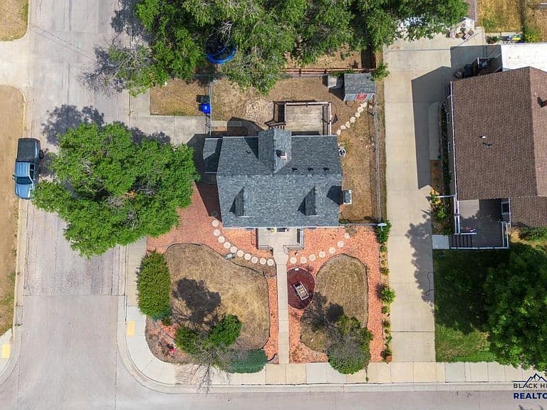 530 Saint Charles St photo 2