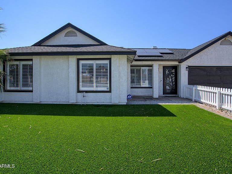 2213 W IRMA Lane photo 3