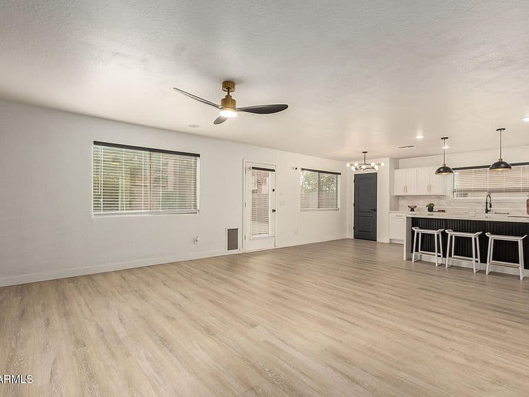 41285 W Pryor Ln photo 4