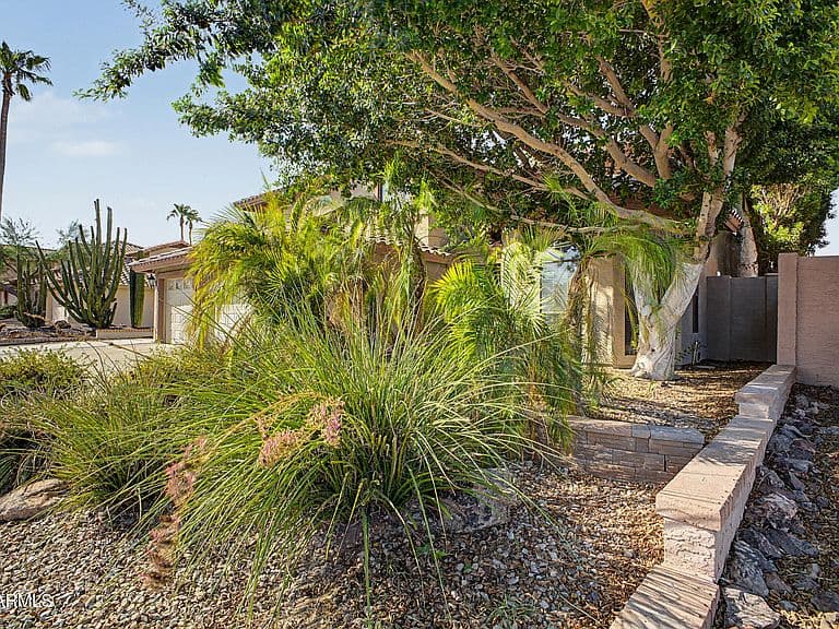 7426 W ORAIBI Drive photo 3