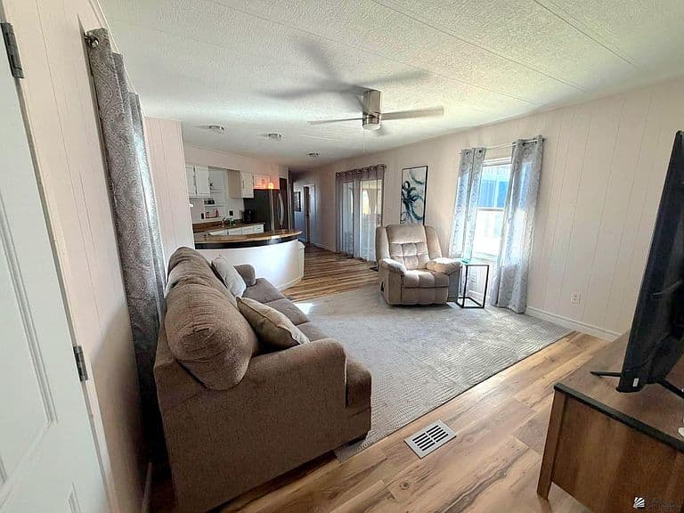 13400 E 50th Dr photo 2