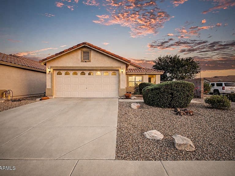 667 W KINGMAN Loop photo 1