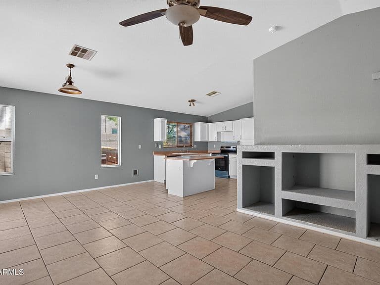1635 E ASH Avenue photo 4