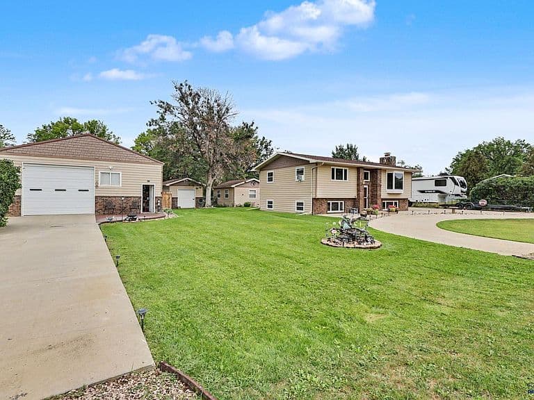 4736 Howie Dr photo 2