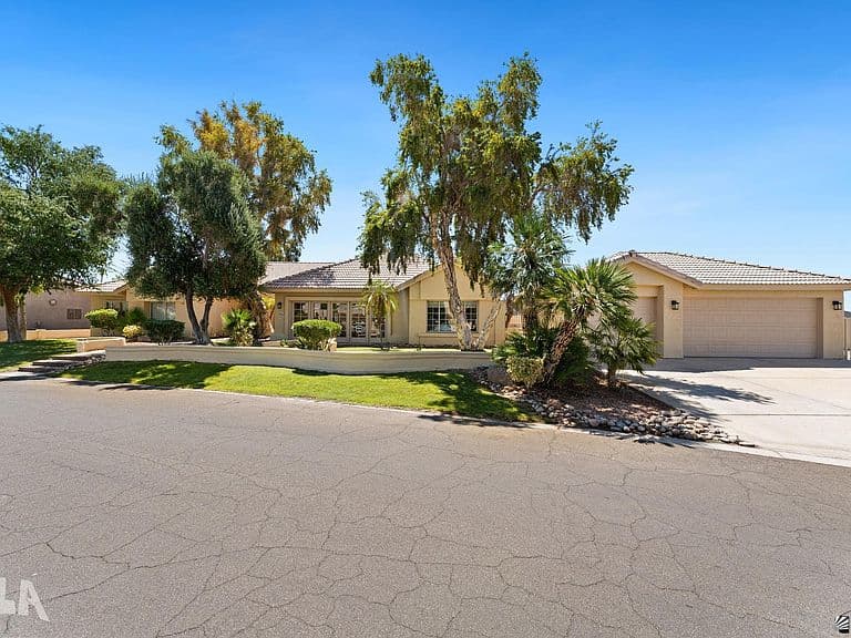 10857 S Via Salida photo 1