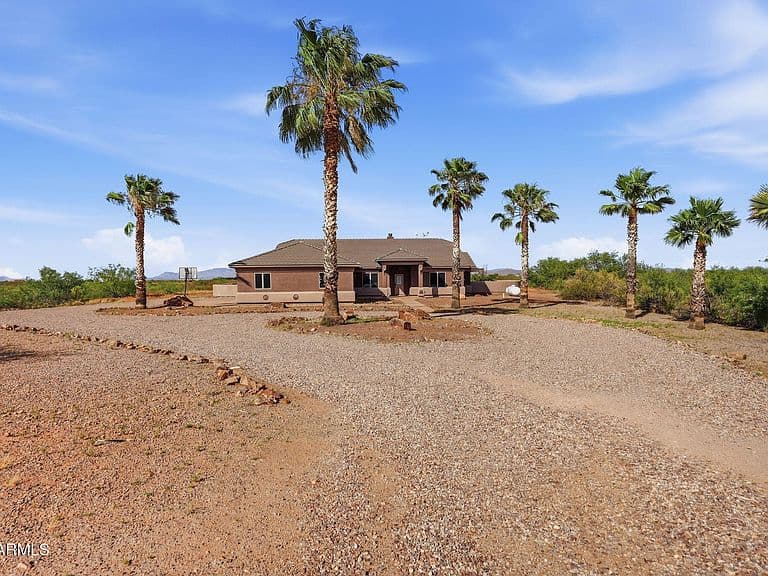914 E Savino Court photo 3