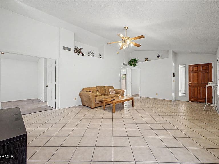 1031 W SUNWARD Drive photo 5