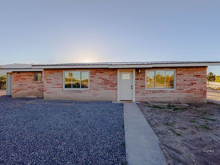 4534 S 20th Ave photo 1
