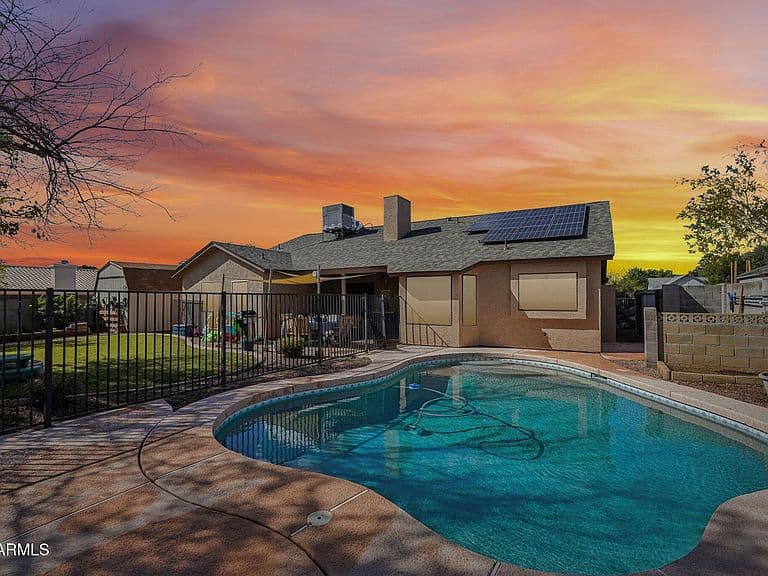 12527 N 83rd Dr photo 2