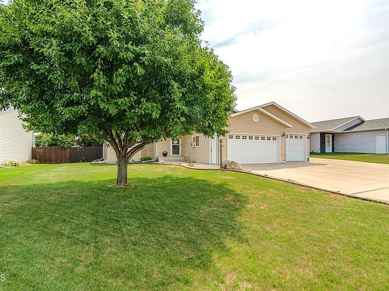 63 Haywood Dr photo 2